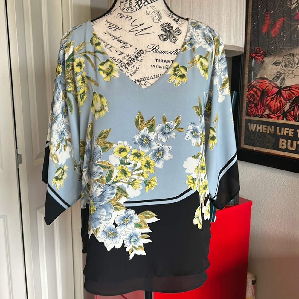 NWOT Floral kimono top by WHBM